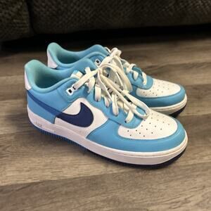 Nike Air Force 1 LV8 2 (GS) Shoes Big Kids SZ 6.5Y Light Photo Blue DZ2660-100